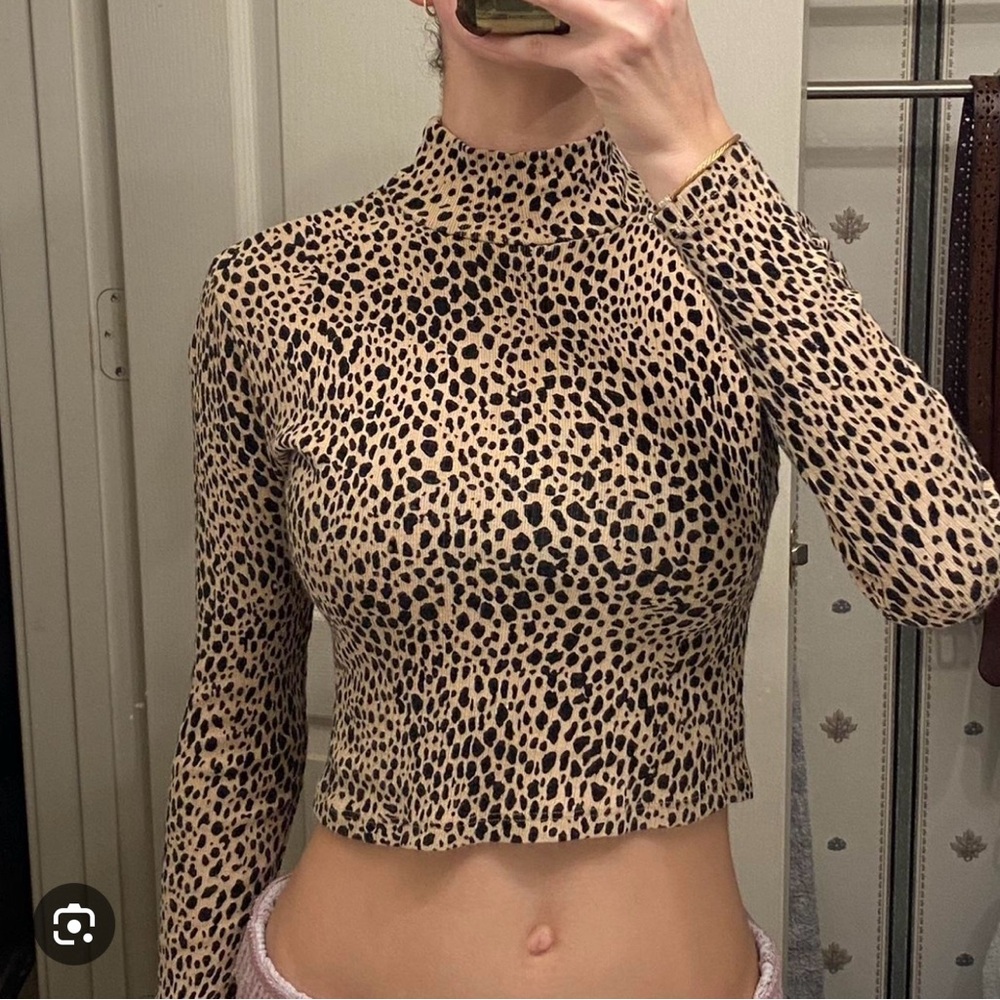 Brandy Melville Leopard Long Sleeve Turtleneck